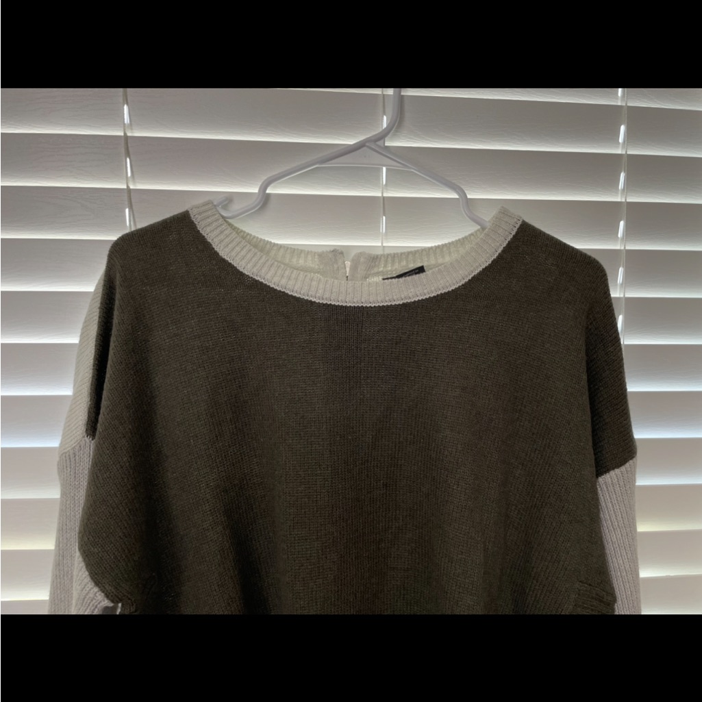 Brand New With Tags Ladies Tahari Sweater. Multi Gray. Zipper Back. Size Xl